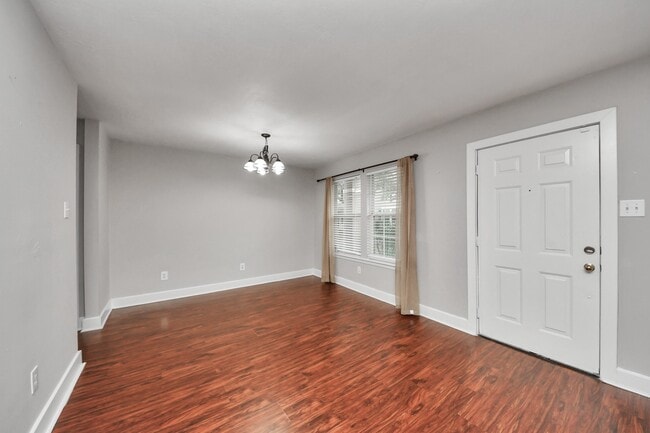 Foto del edificio - 1536 Kew Garden Dr