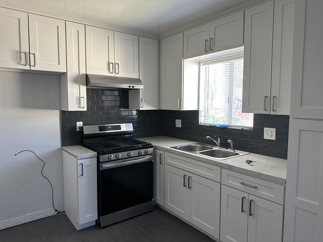 Remodeled kitchen - 818 E Brockton Ave