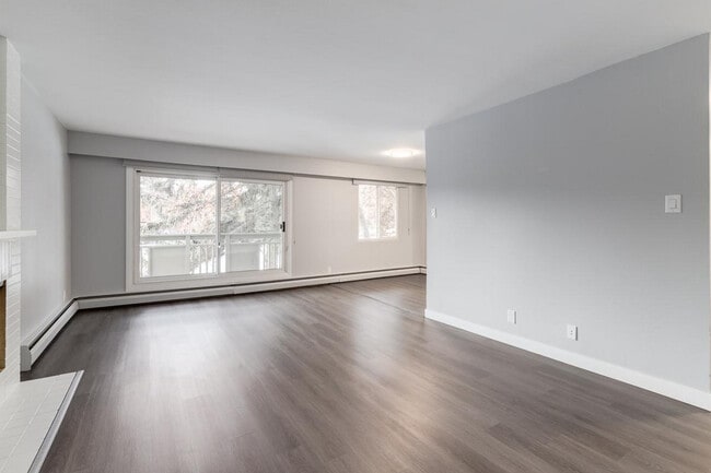 Building Photo - Glenmore Gardens Townhomes & Coach Homes