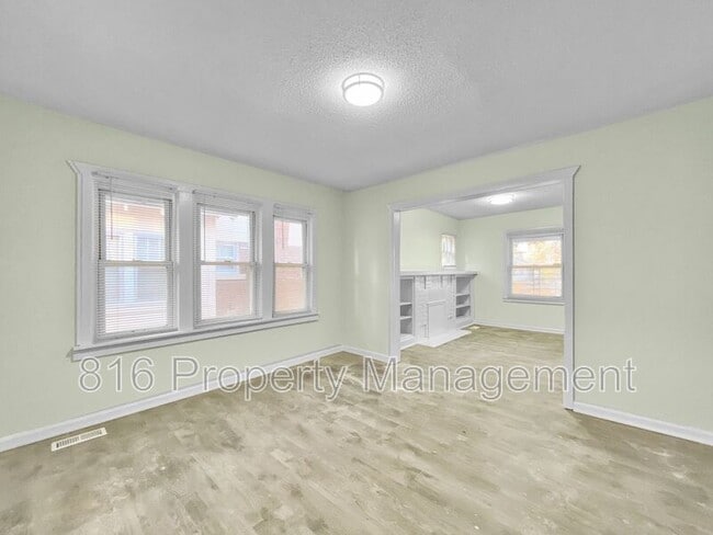 Building Photo - 2231 E 68th St