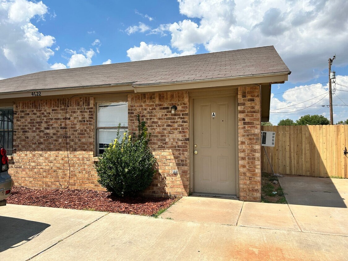Foto principal - 4622 Erskine St