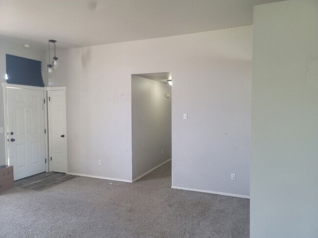 Foto del edificio - Bright & Beautiful 3-Bed, 2-Bath Home with...