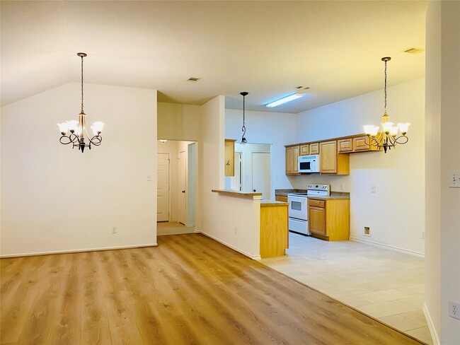 Foto del edificio - 5747 Wandering Creek Dr