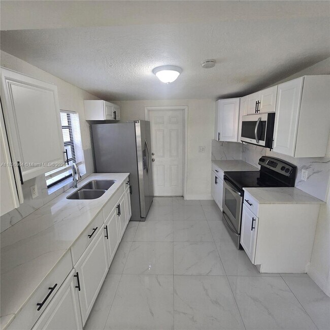 Foto del edificio - 1732 NW 80th St