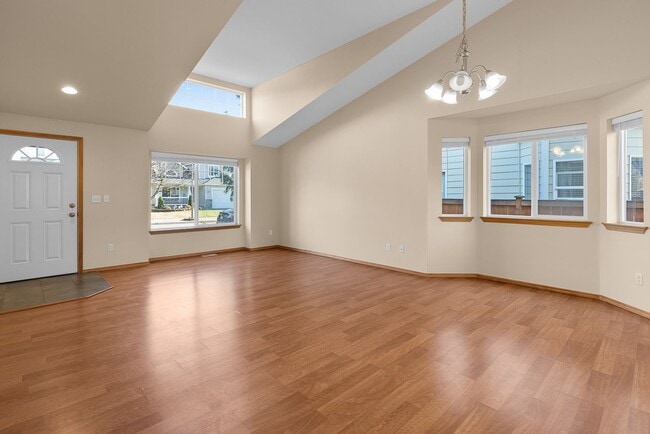 Building Photo - Beautiful 4 bedroom 2.5 bath in Maple Valley