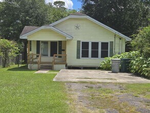 Building Photo - 458 Belvedere Dr