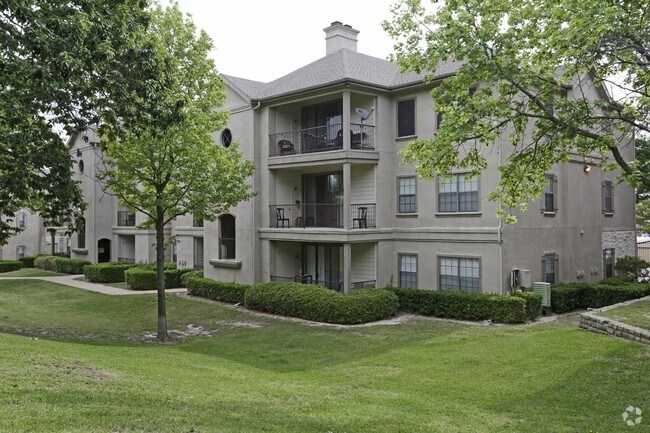 Hyde Park At Montfort Apartments Dallas Tx Apartments Com