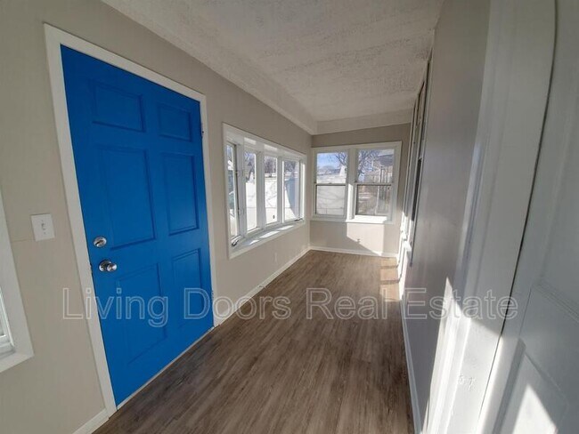 Building Photo - 838 F St