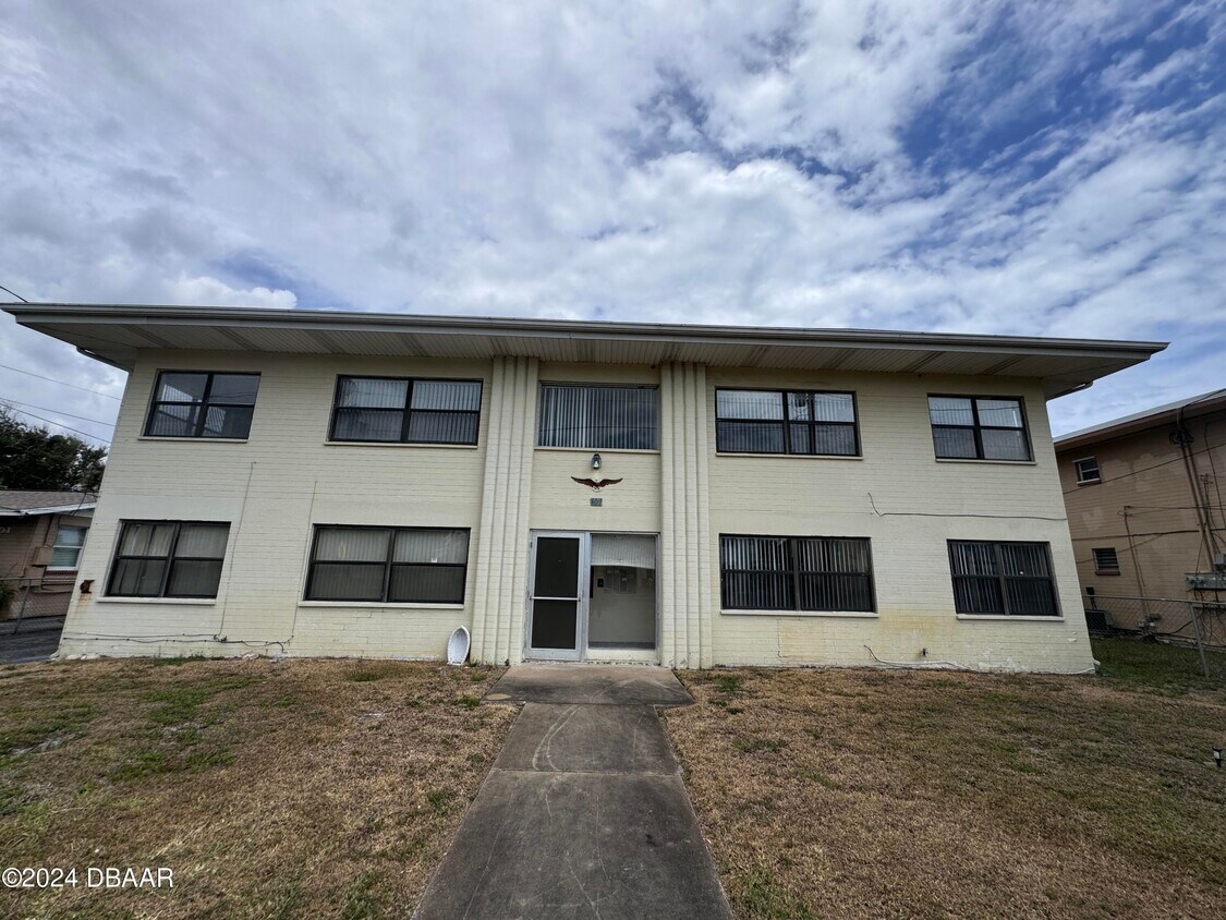 Primary Photo - 407 University Blvd