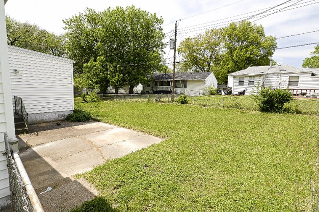Building Photo - 1231 Laire Dr