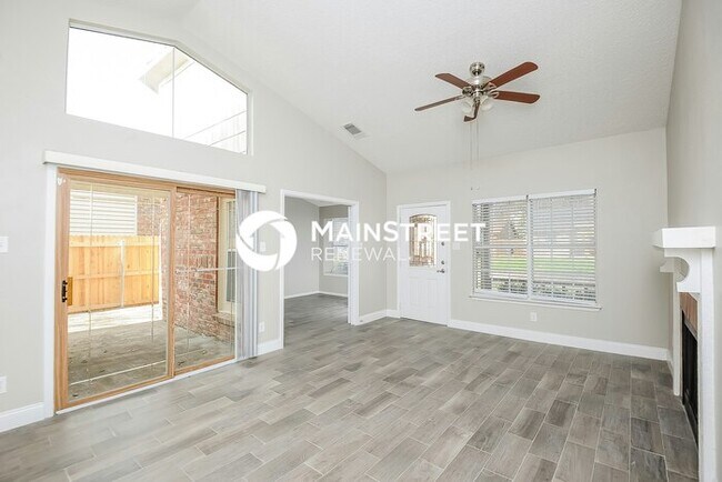 Foto del edificio - 3 Bedroom Pet-Friendly Home in Fort Worth, TX with Main Street Renewal