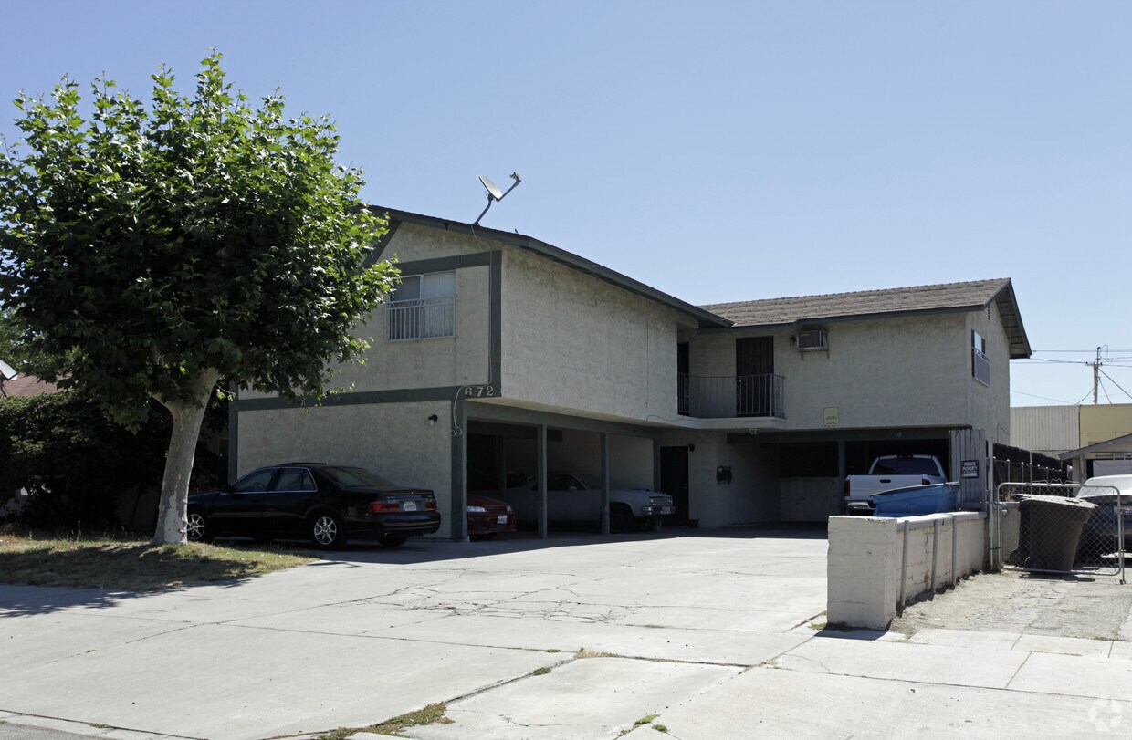 672 10th St, Colton, CA 92324 Apartments in Colton, CA