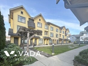 Building Photo - 2613 E 43rd Ave