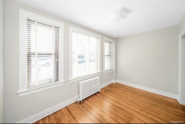 Spare room/Office/Den - 49 New Broadway