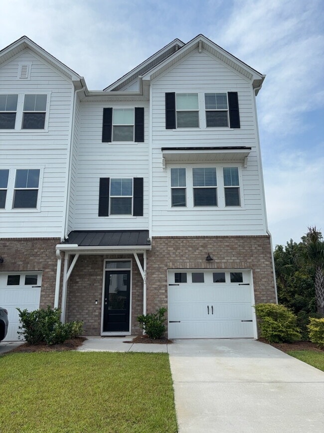 Building Photo - 9403 Sun Fountain Dr