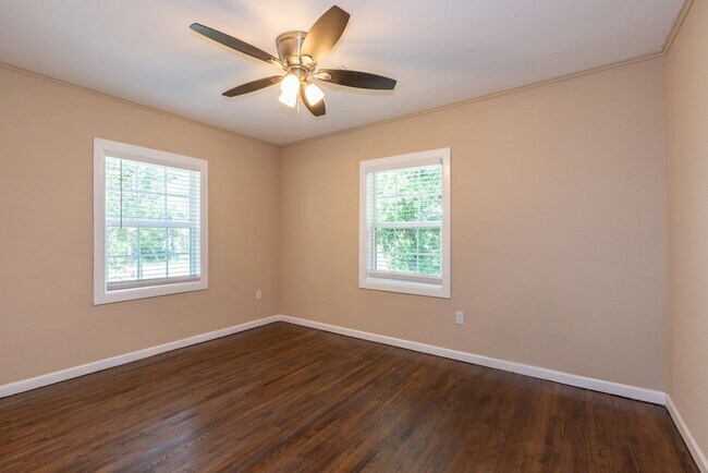 Foto del edificio - 3 Bed 2 Bath Rental Home - 0.92 Acre Lot!