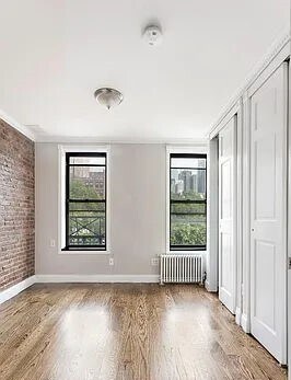 Foto del edificio - 697 Tenth Avenue