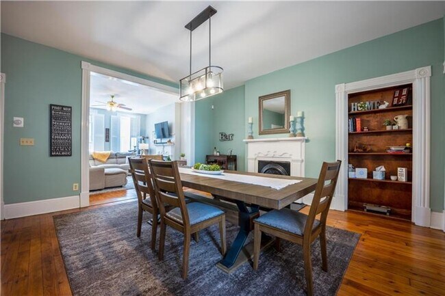 Building Photo - Stunning South Side 3BR - Skyline Views, Master Suite & Finished 3rd Floor