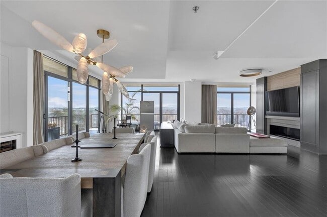 Building Photo - 2233 Peachtree Rd NE