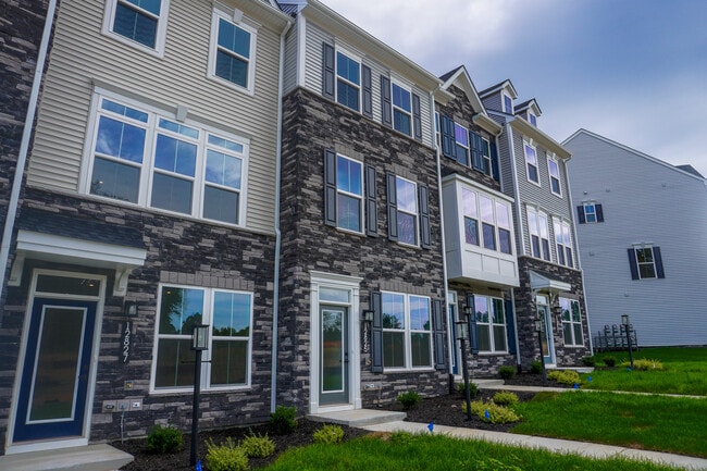 Building Photo - 12805 Red Clover Wy