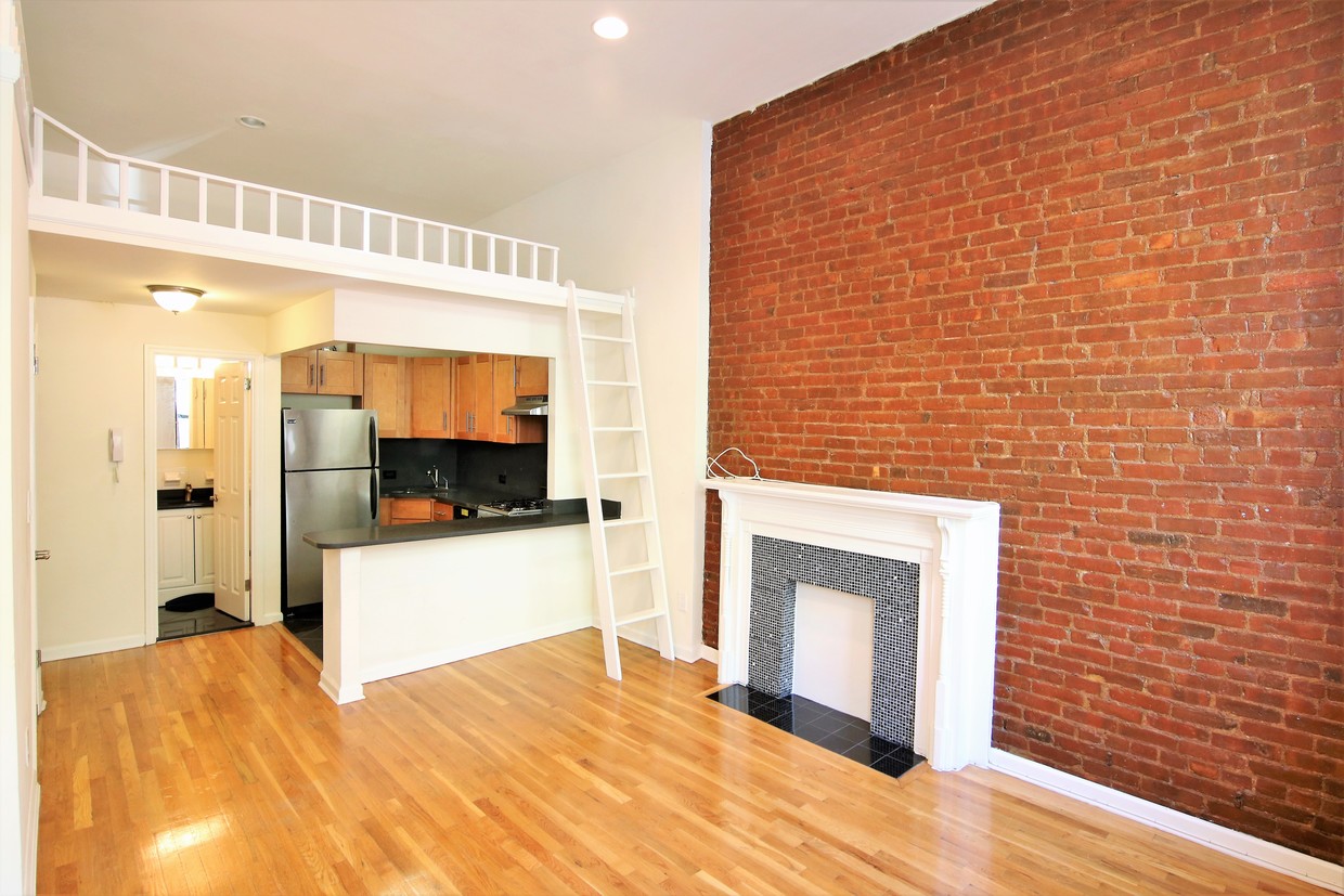 Primary Photo - 156 W 75th St