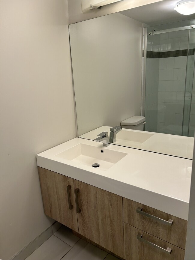 Building Photo - 5633-5633 Fenwick St