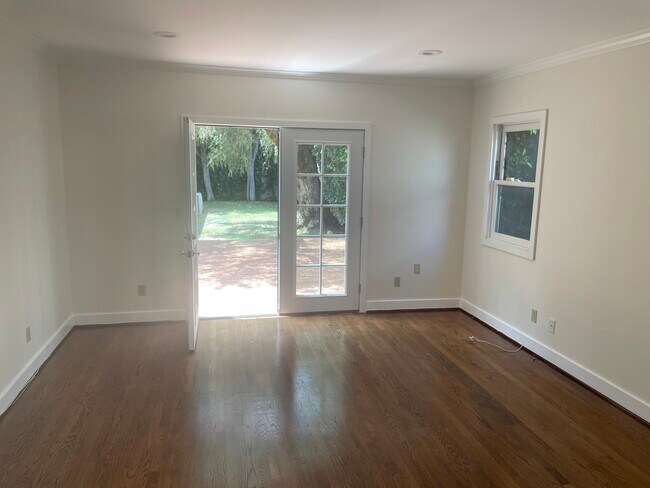 Foto del edificio - 1523 Carmona Ave