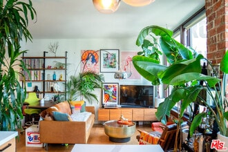 Building Photo - 460 S Spring St