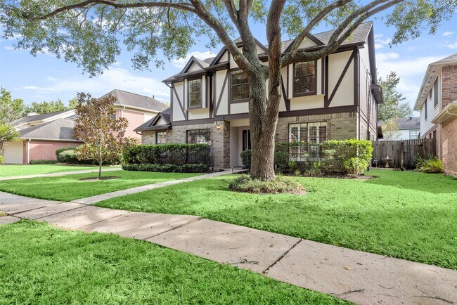 Foto del edificio - 2415 Parkwood Ln