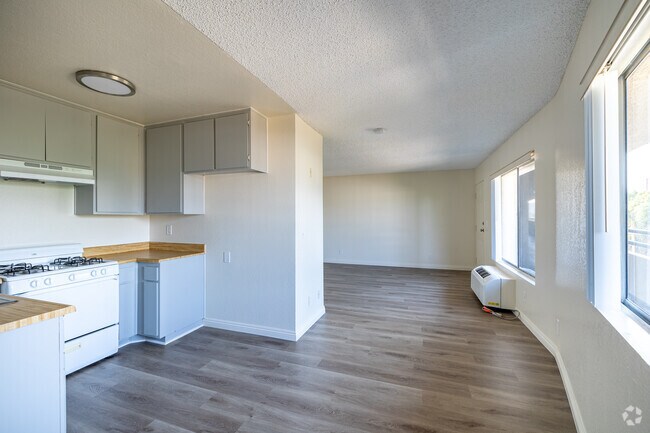 Estudio - 400 pies cuadrados - Comedor - 249 W Alameda Ave