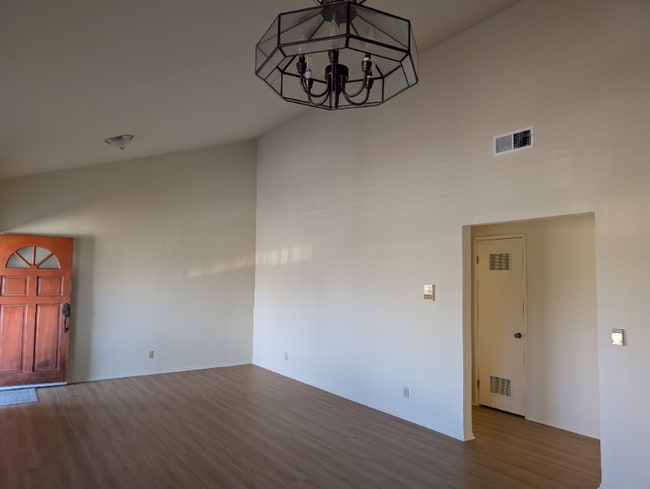 Building Photo - 1328 W Gardena Blvd