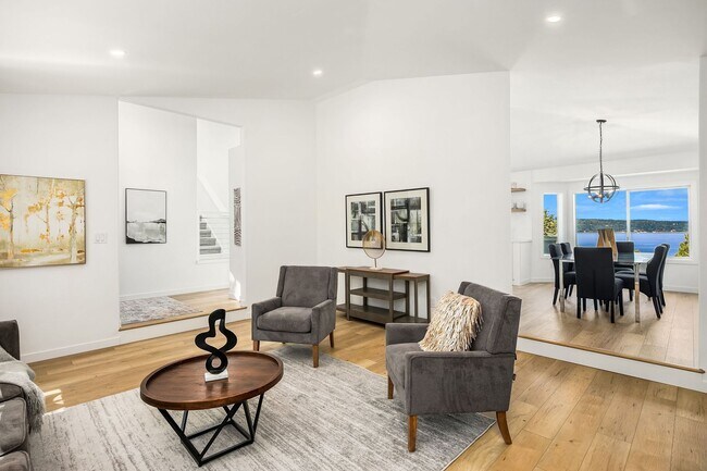 Foto del edificio - Beautiful Home in Mukilteo with Panoramic ...