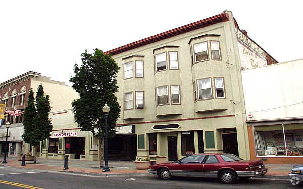 Building Photo - Galleria Apartments