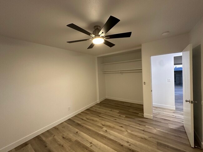 Foto del edificio - 74-88 N Laurel St. Apartments