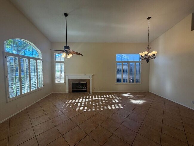 Building Photo - 39366 Calistoga Dr
