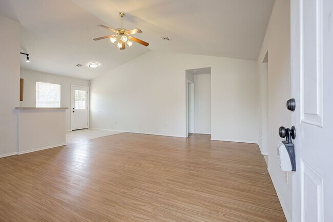 Foto del edificio - Beautiful 3BD/2BTH Duplex in Norman!