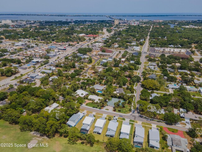 Foto del edificio - 2148 Country Club Rd
