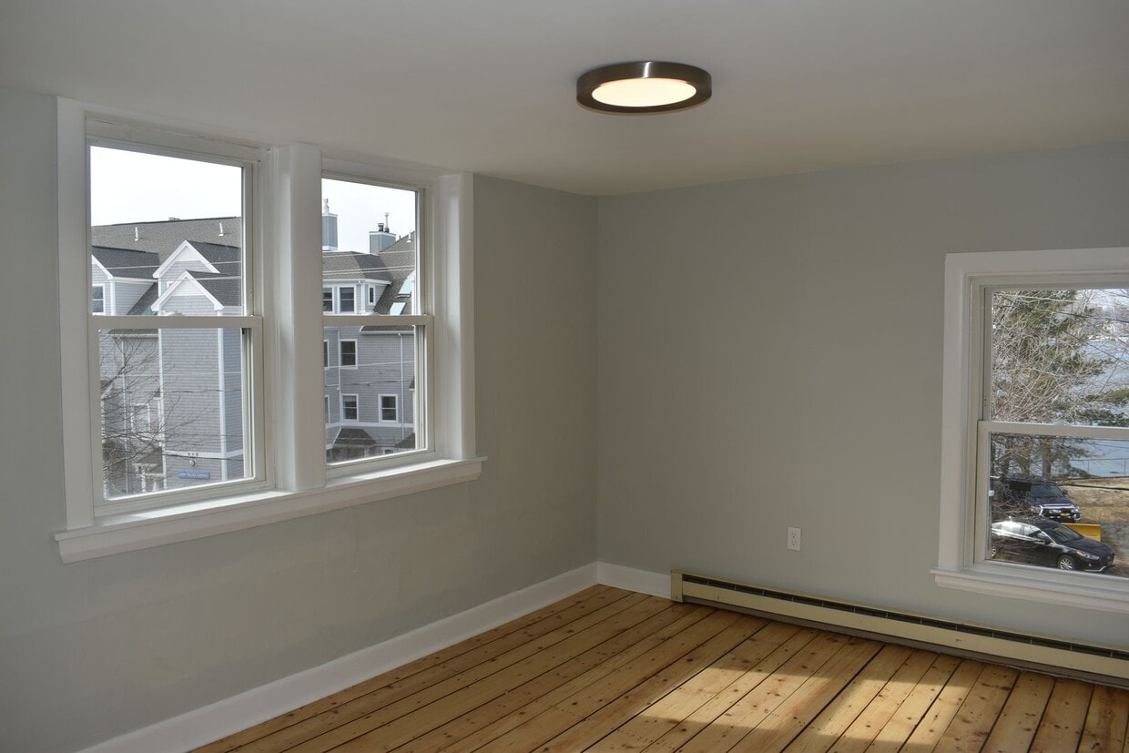 Building Photo - 204 High St