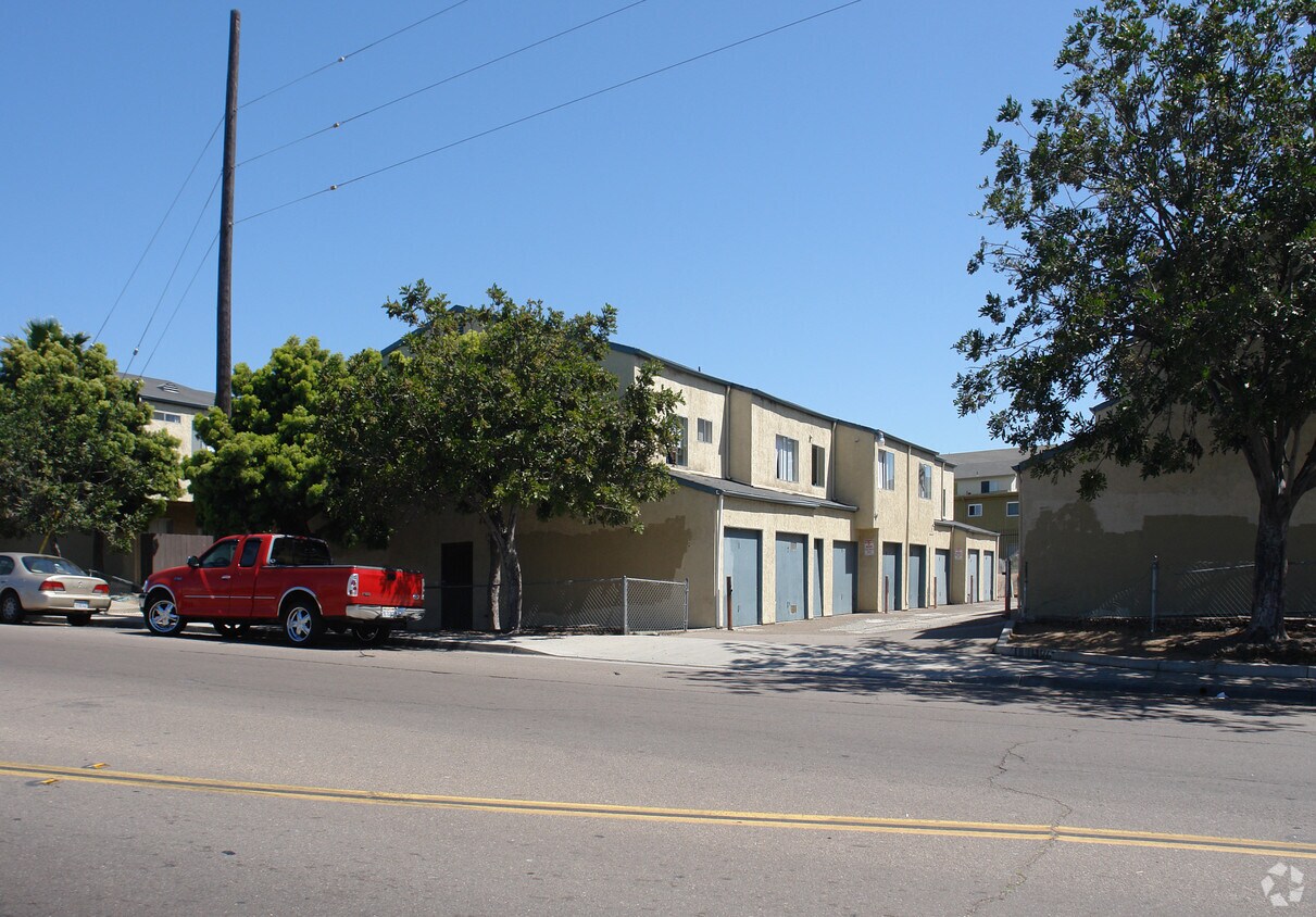 1645 - 1685 S 43rd St - 1645-1685 S 43rd St