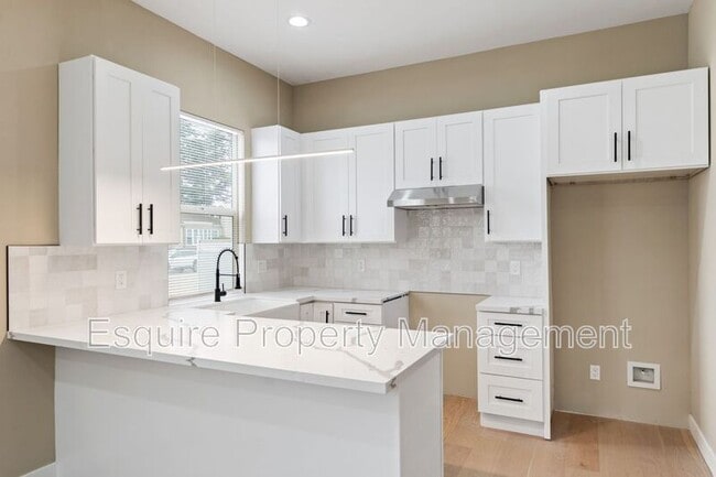 Building Photo - 549 Carty Dr