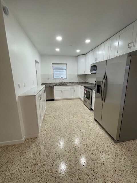 Foto del edificio - 811 W 50th St