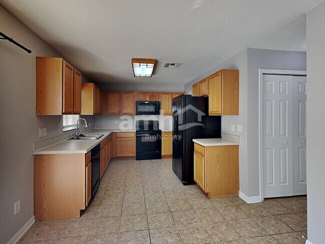 Foto del edificio - 1921 Knollcrest Dr