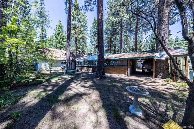 Building Photo - Large and Cozy 4BD for 8, home available f...