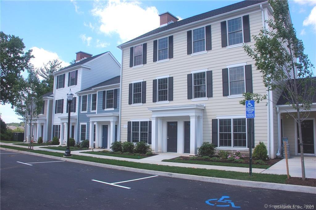 Foto principal - 45 Westwood Dr