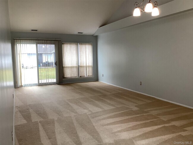 Foto del edificio - 825 Spring Lake Dr