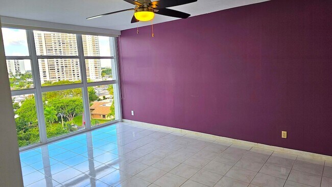 Foto del edificio - 400 Leslie Dr