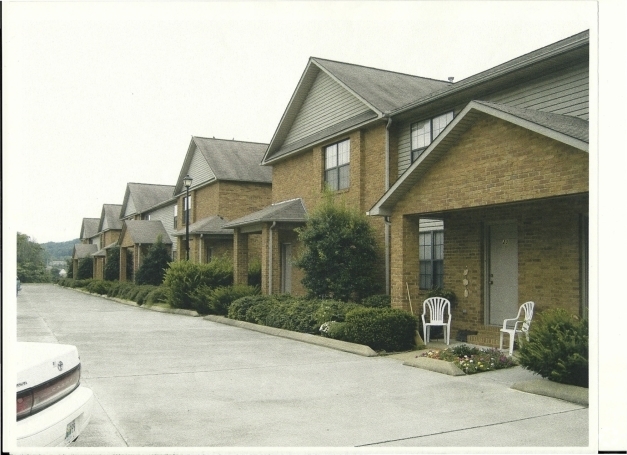 Primary Photo - Lennox Place Townhouses