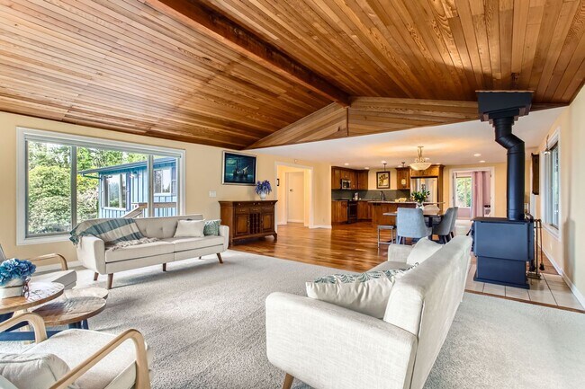 Building Photo - Single Family Home in West Linn with a Won...
