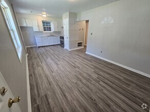 Building Photo - 113 E Kelly Ave