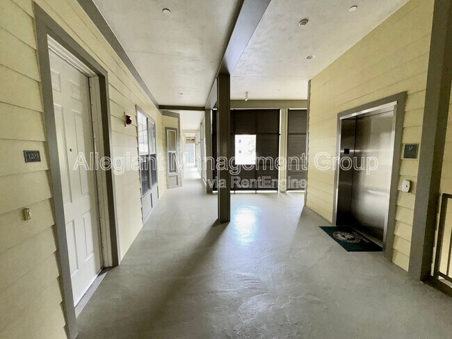 Building Photo - 604 Mulberry Ave